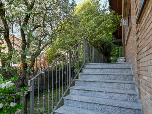 La scala nel verde
