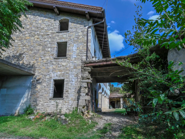 L'ingresso dalla strada privata